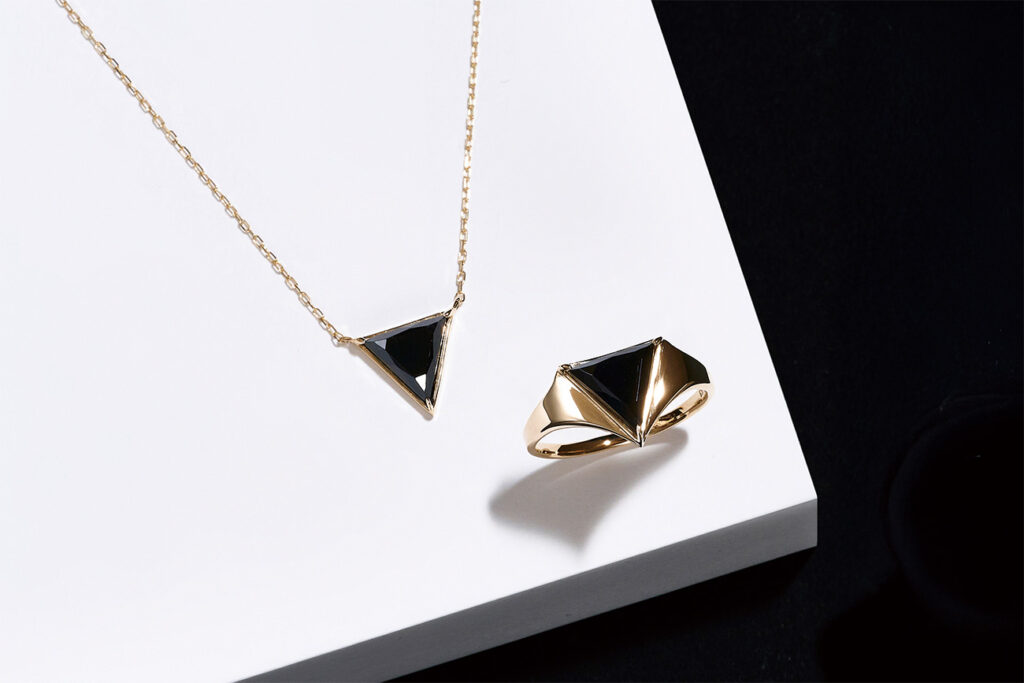 Black spinel Necklace＆Black spinel Ring｜ブラックスピネルネックレスとリング。トライアングルデザイン。